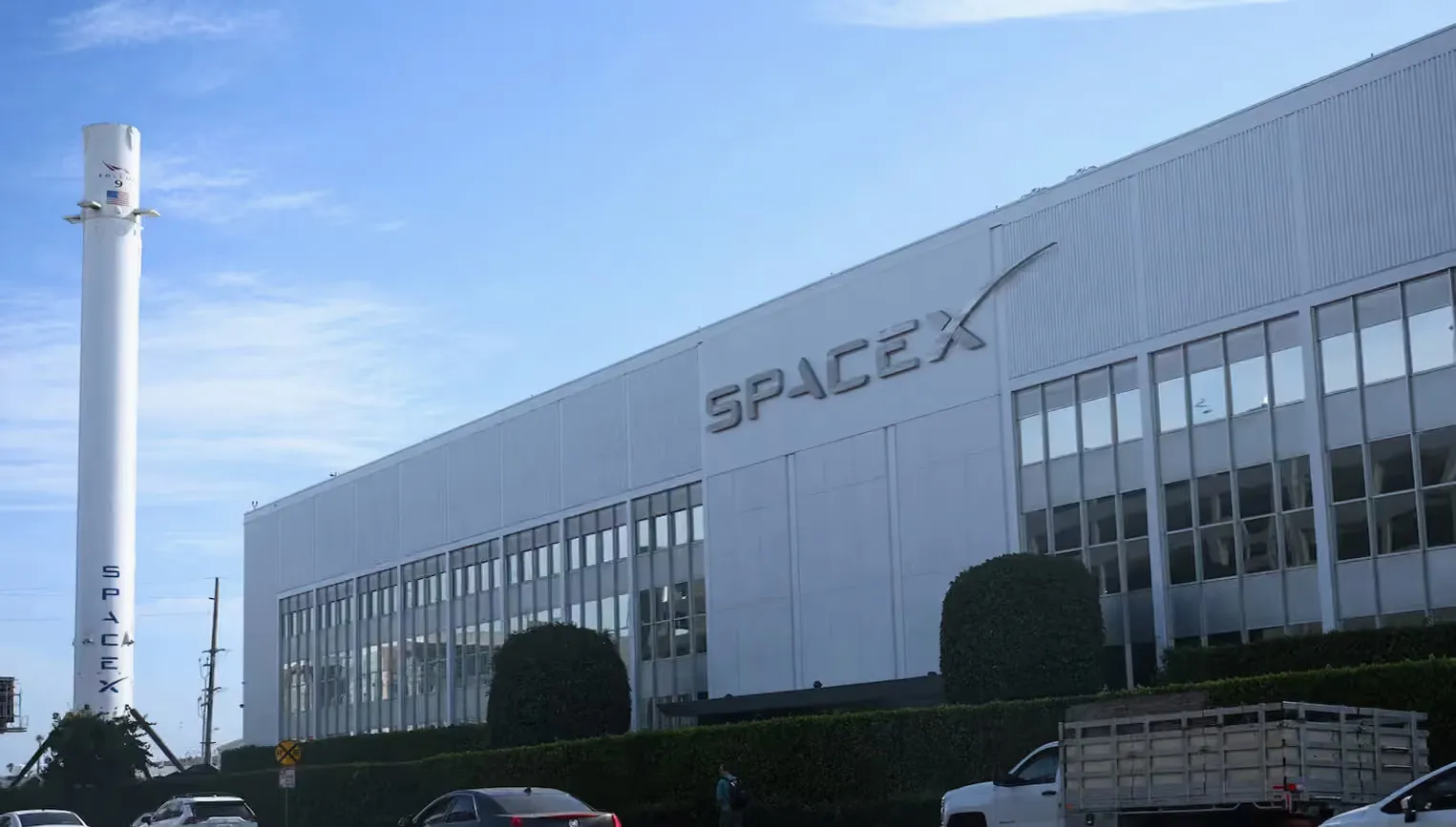 Orbiting Profitability: SpaceX Hits New Heights With AI And Satellite Surge